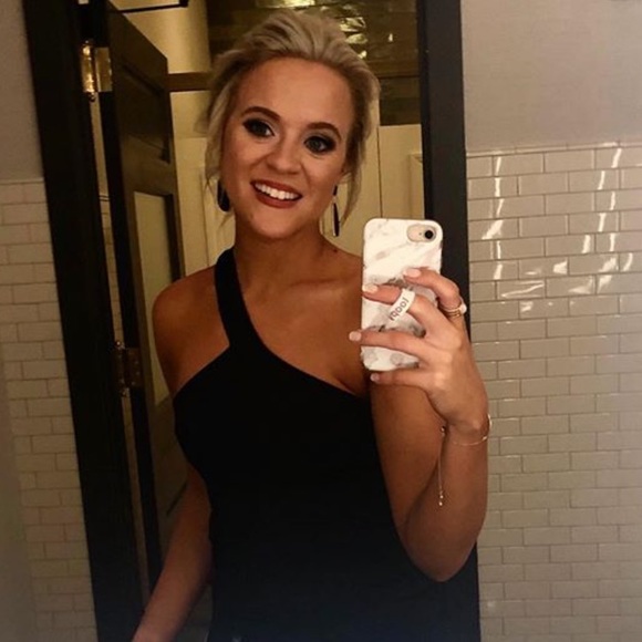 Meet your Posher, Meghan - Picture 3 of 10